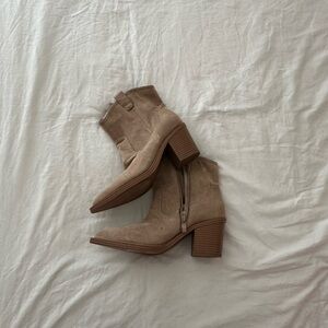 Ankle Cowgirl boots with heels